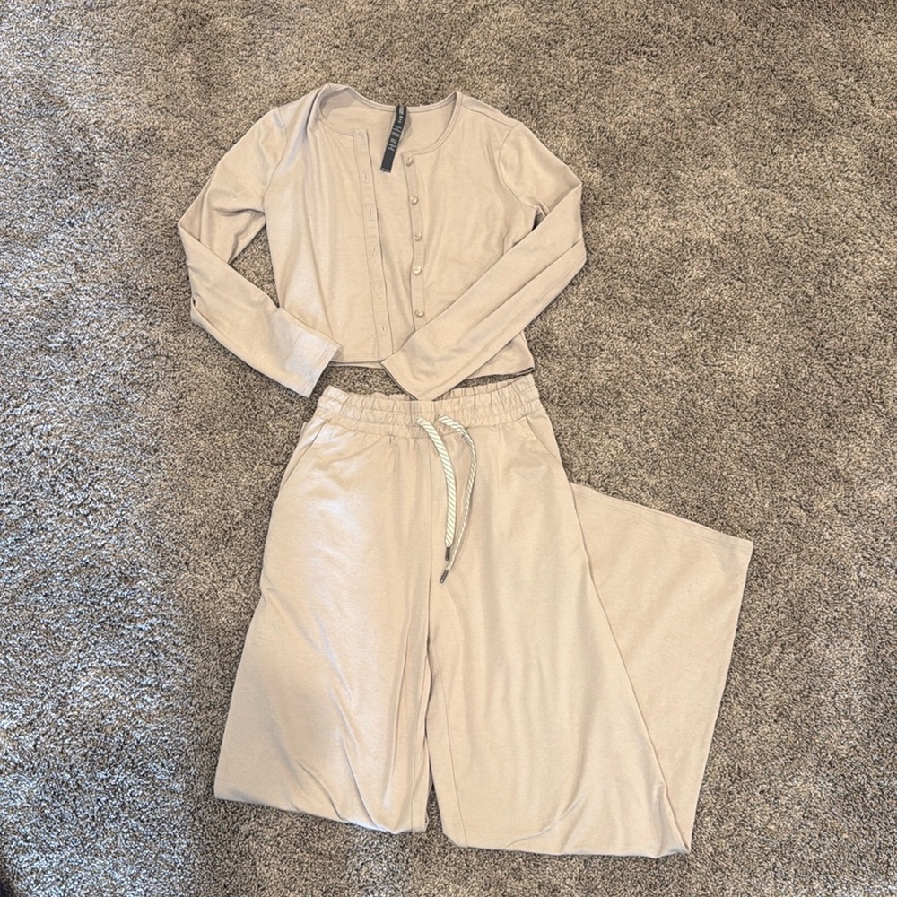 Vuori tan cardigan and pant set size XS